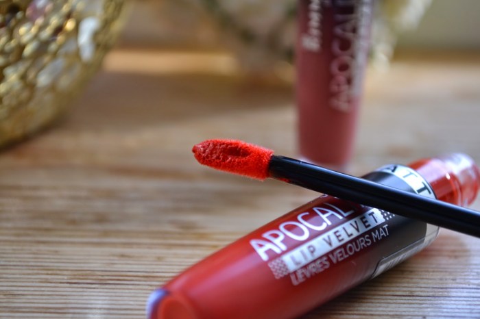 Rimmel Apocalips MATTE Lip Velvet in Atomic Rose and Orange-Ology (4)